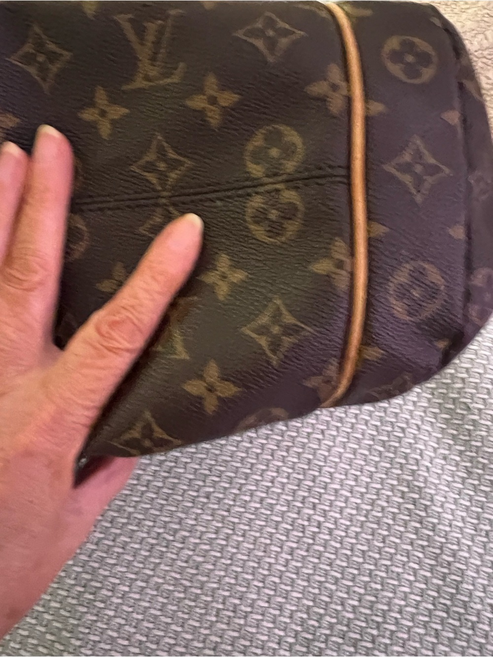 Louis Vuitton Large Brown Monogram Canvas Shoulder Bag with Tan Leather Trim - Picture 6 of 16